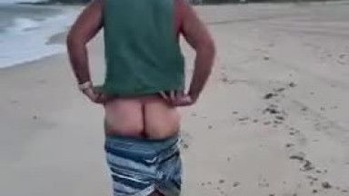 Mostrou o rabo na praia