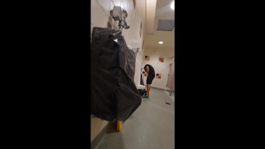Espiando rolas e punhetas no banheiro público - 2